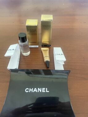 CHANEL Gold and Black Sublimage Sample Set